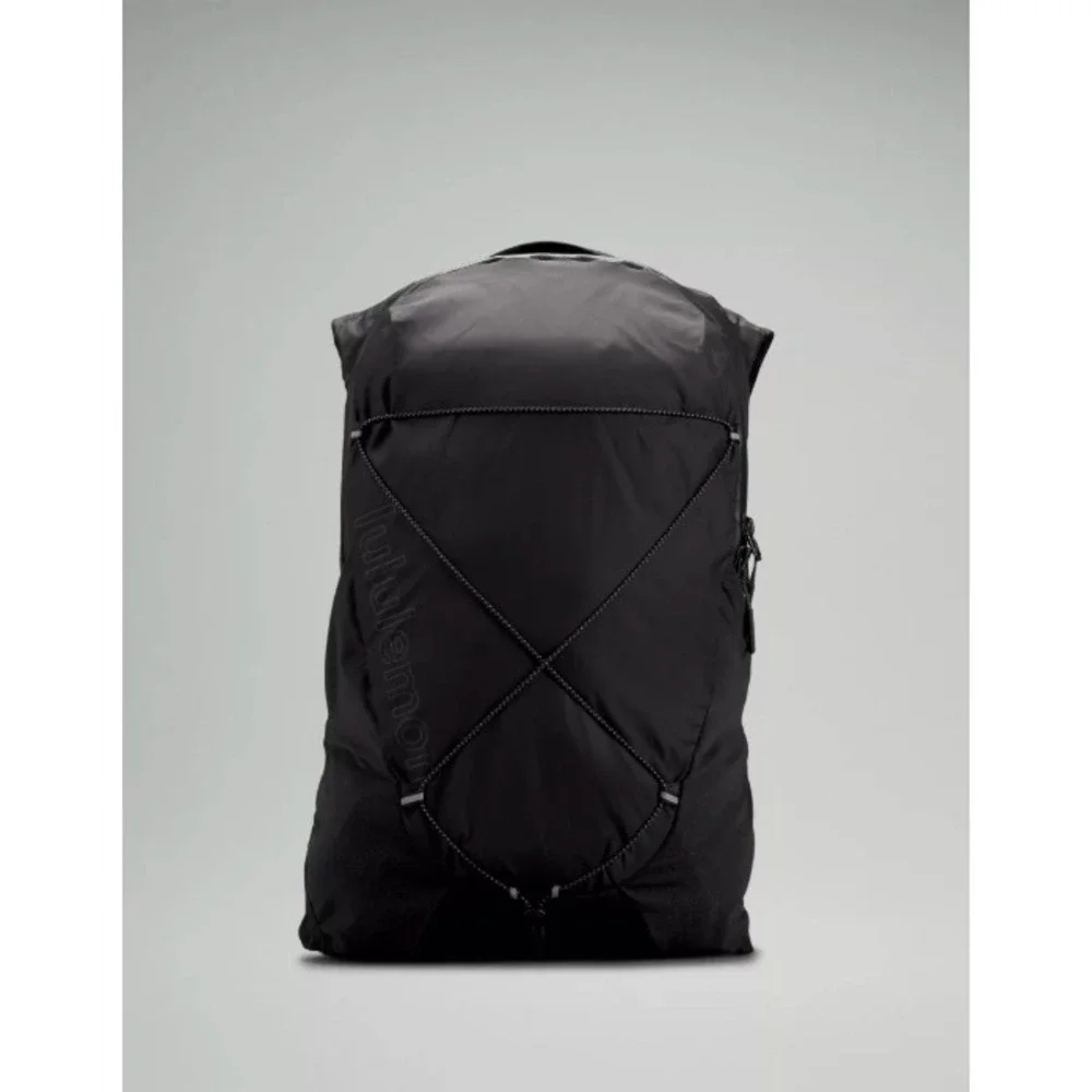 Lululemon Active Backpack 10 L O/S Black Hydration Comp Water Repel Reflective